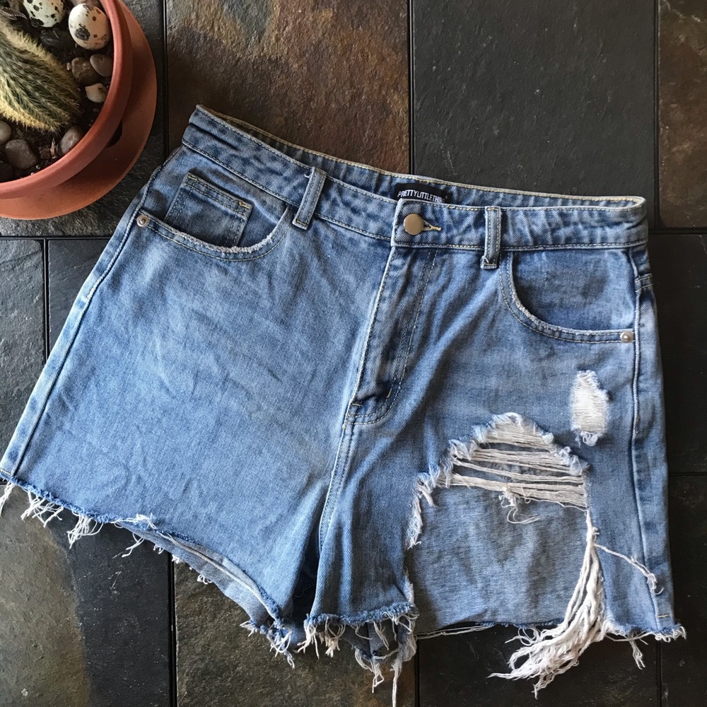 Pretty Little Thing Vintage Wash Mom Shorts